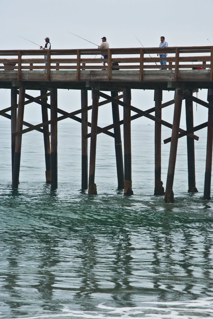 Fishermen on Newport Beach Pier, Ньюпорт-Бич