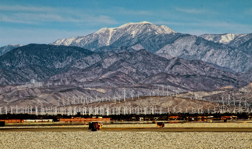 Wind farm from Palm Springs Airport, Палм-Спрингс