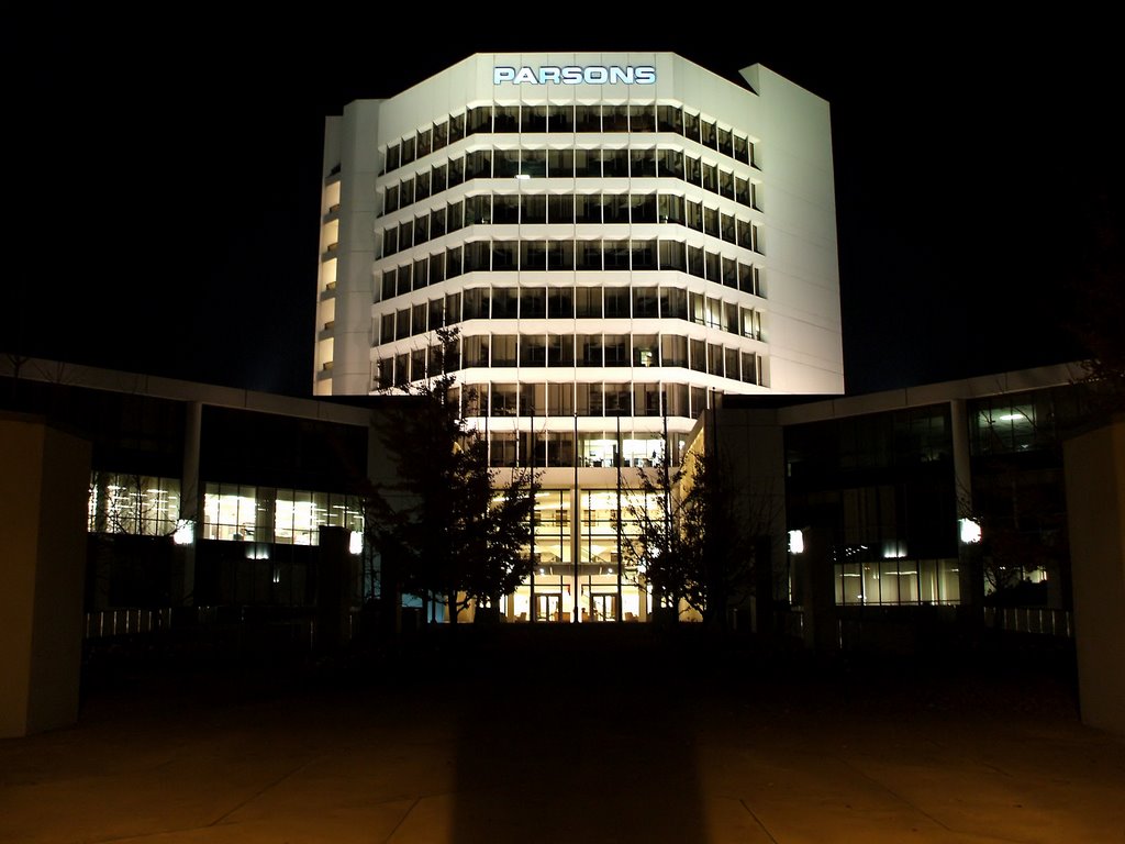 the parsons building at night, Пасадена