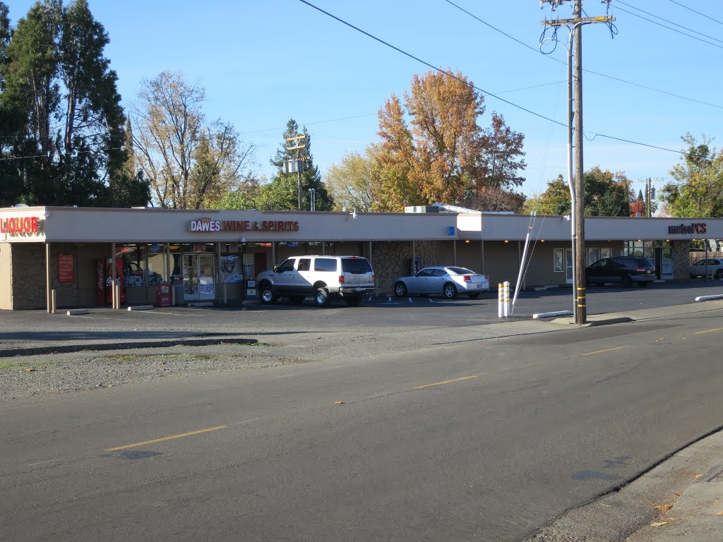 Close up of small strip mall on Dawes St., Ранчо-Кордова