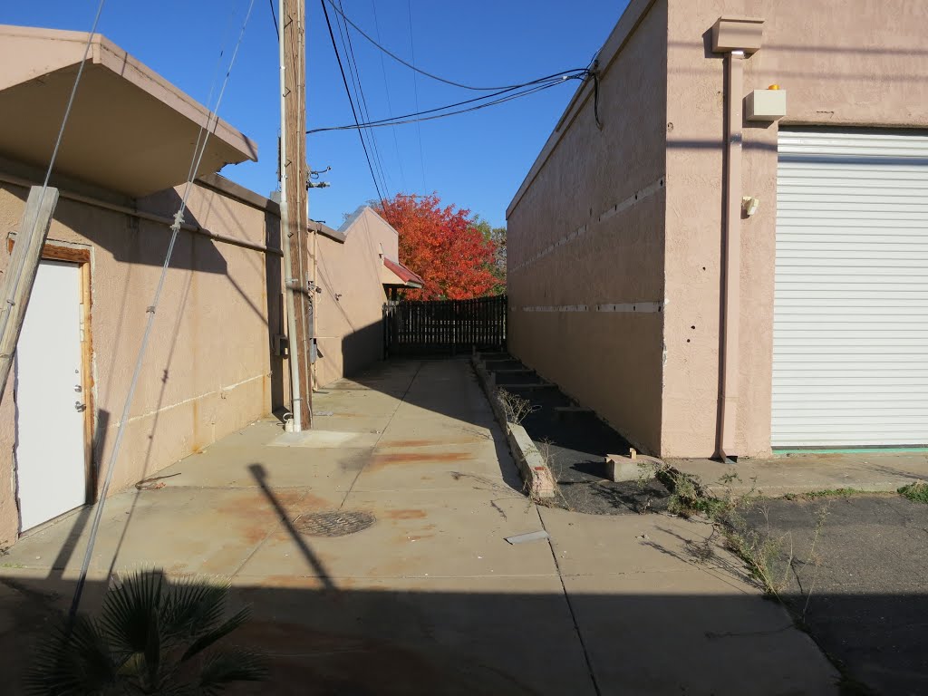 Alley between buildings., Ранчо-Кордова