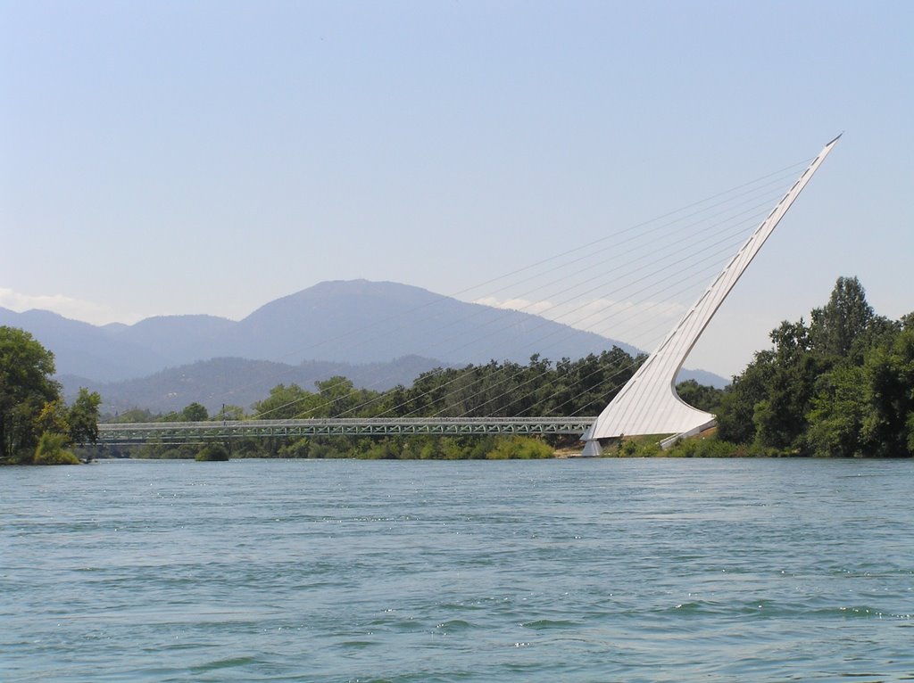 Sundial Bridge from the Sacramento River, Реддинг