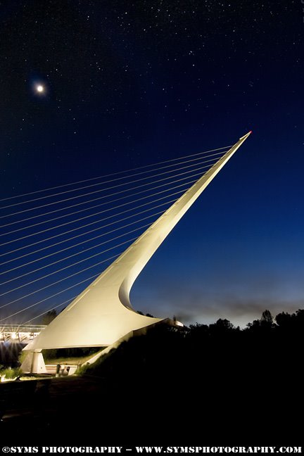 Sundial Bridge - Photo By Robert Syms, Реддинг