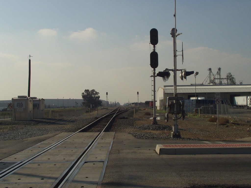 Railroad Crossing at Lilac Avenue - Rialto, CA, Риалто