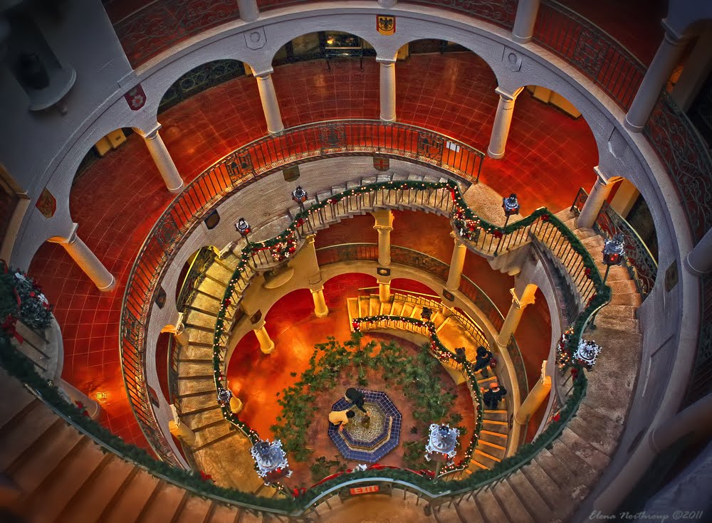 Spiral Staircase of Mission Inn, Riverside, California, National Landmark, Риверсайд