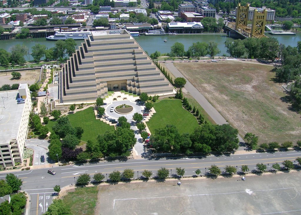 Ziggurat Building, Сакраменто