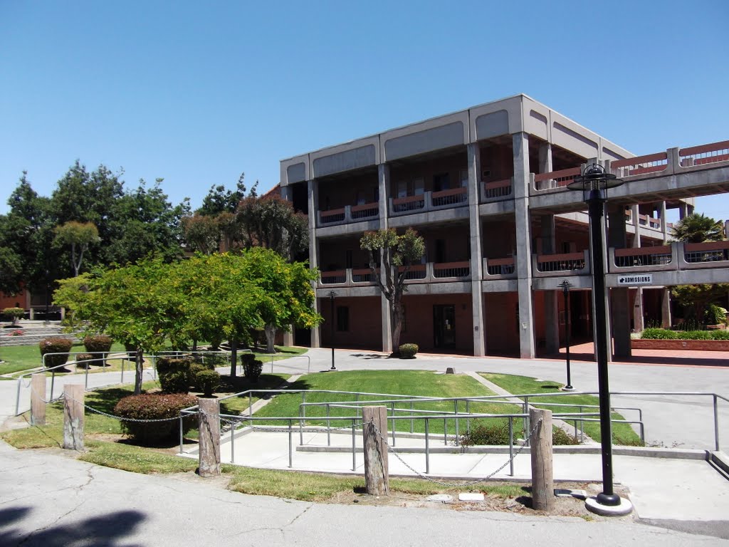 Hartnell College, Салинас