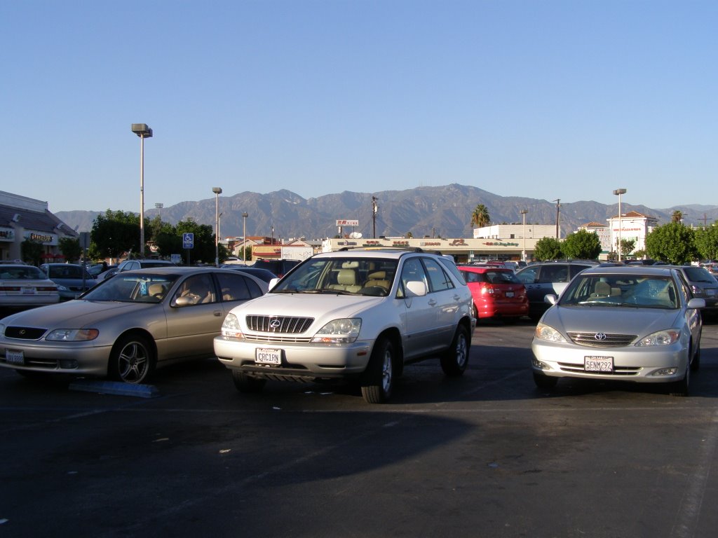 Superstore parking lot 2009, Сан-Габриэль