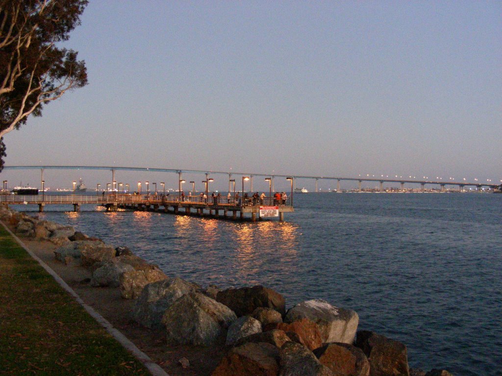 Marina Park Fishing Pier at Dusk with Coronado Bay Bridge, Сан-Диего