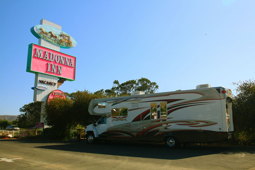 Madonna Inn parking lot, Сан-Луис-Обиспо