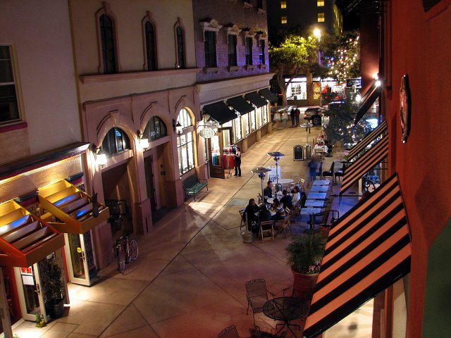 Court St at night, Сан-Луис-Обиспо