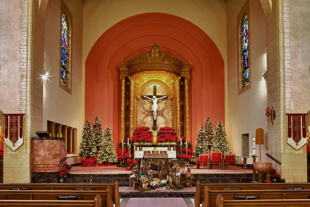 St. Gregory Church in San Mateo, CA at Christmas, Сан-Матео