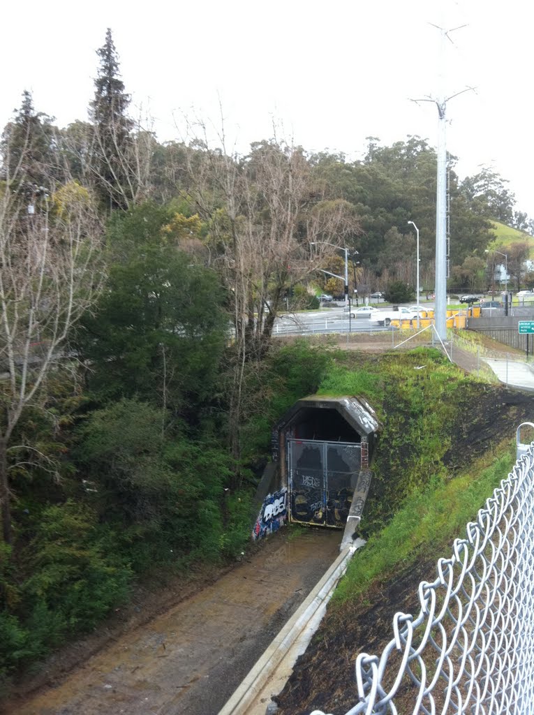Train Tunnel, Сан-Рафель