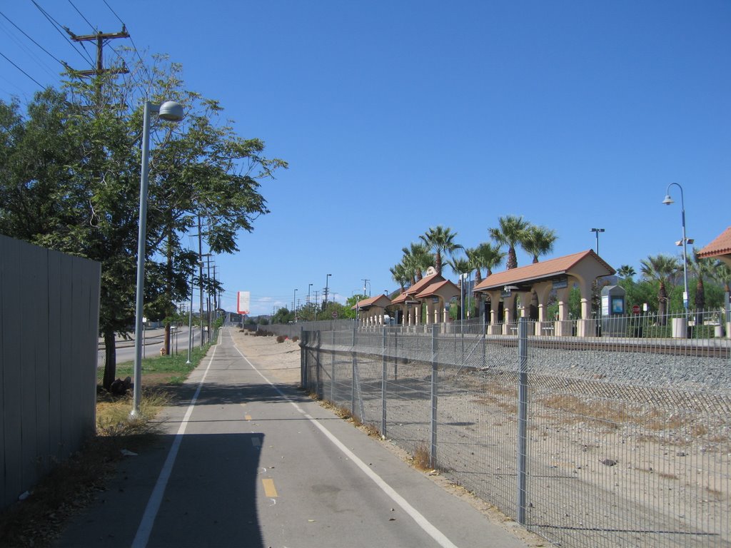 Bike path adjacent to Sylmar/San Fernando Metrolink Station, Сан-Фернандо