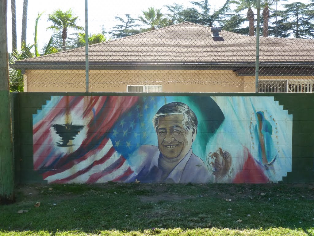 San Fernando, CA:  A Wall With a Mission  "Cesar Chavez" Nuestra Historia, Nuestra Memoria, Nuestro Honor, Nuestro Respeto; Our History, our Memory, our Honor, our Respect, mural, 2011, Сан-Фернандо