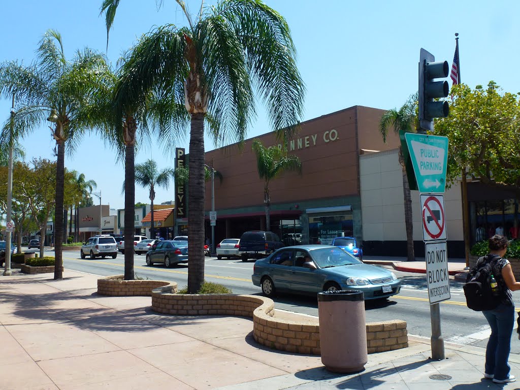 2013 - View SW, East Side San Fernando Mall, San Fernando Road, Сан-Фернандо