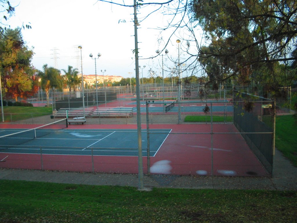 Empty Tennis courts in Mountainview, CA, Саннивейл