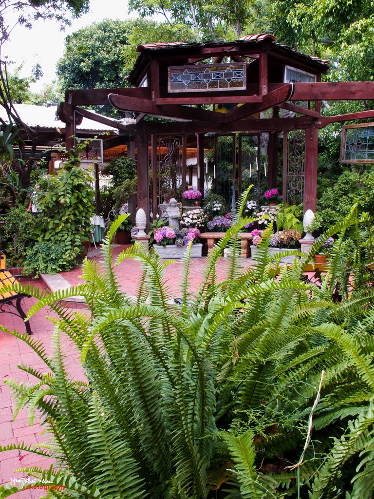 The Hacienda Garden, Санта-Ана