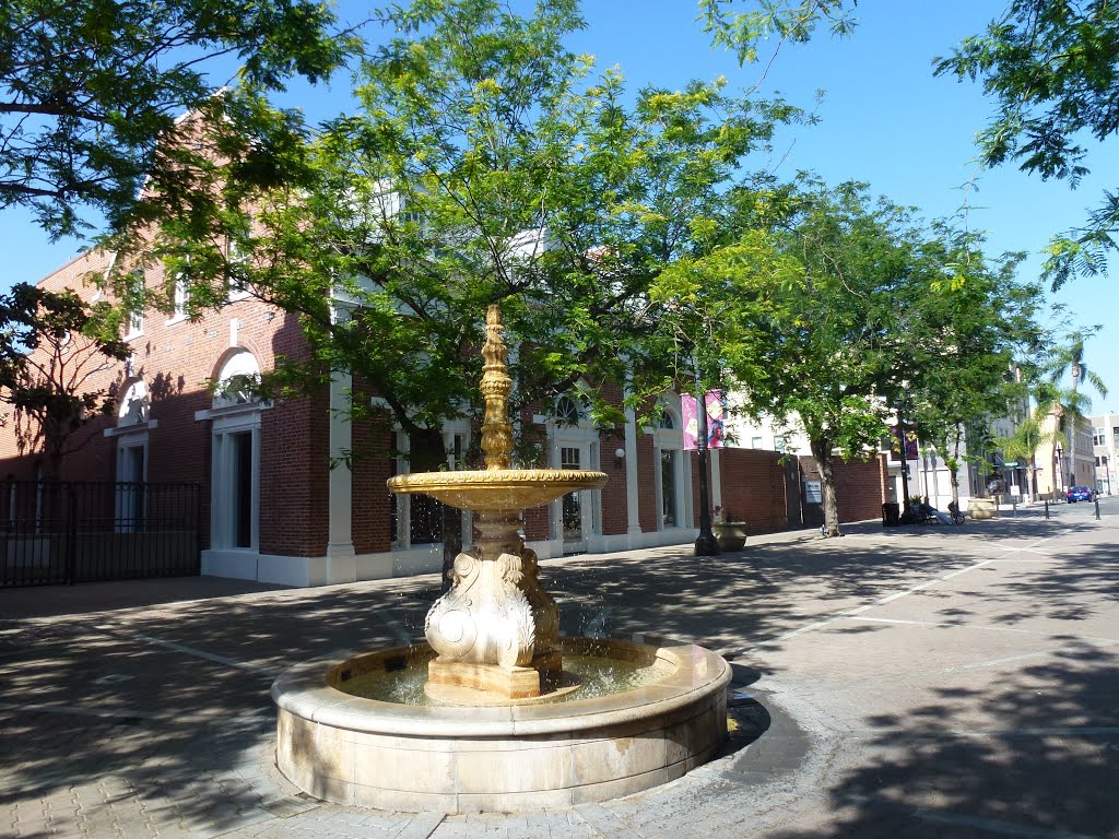 Fountain in Downtown Santa Ana, Санта-Ана