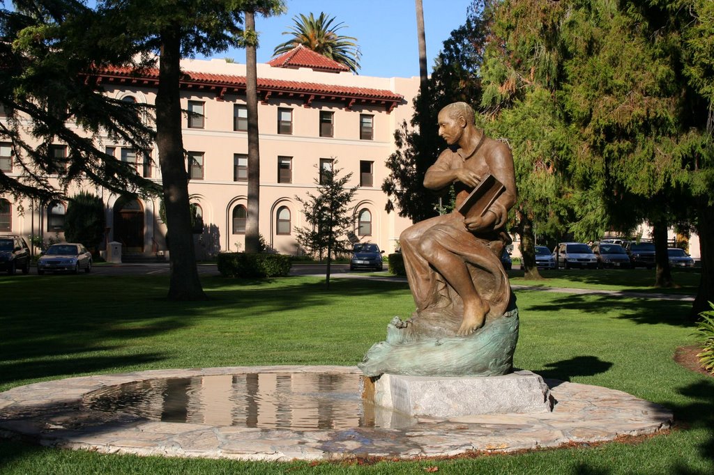 Saint Ignatius statue, Kenna Lawn, Санта-Клара