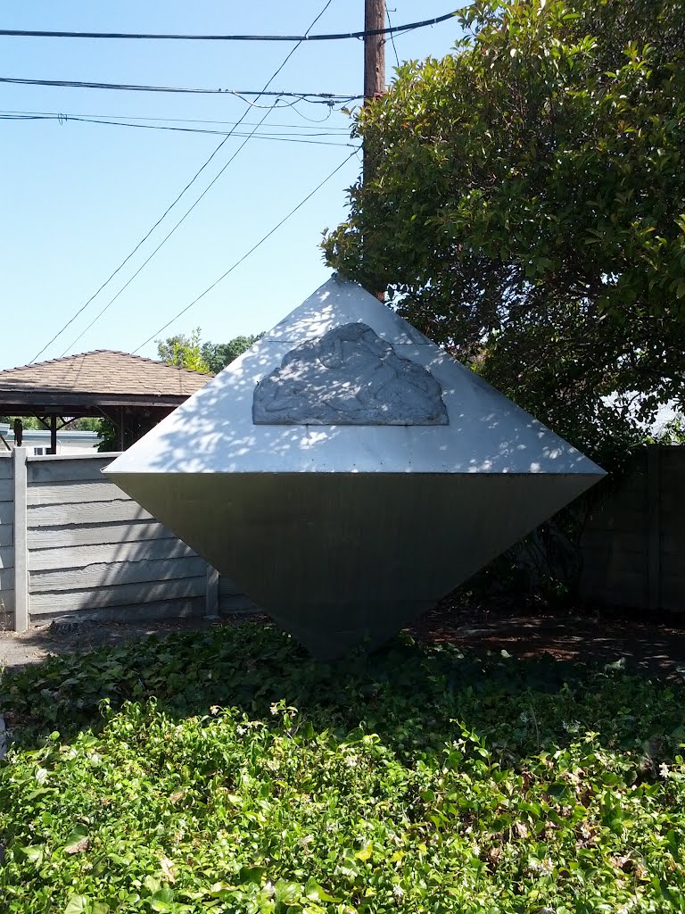 Pyramid, Санта-Клара