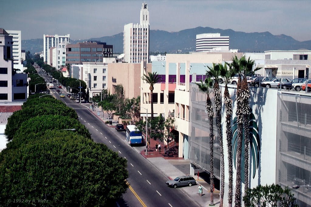 California, Santa Monica, view to green 2nd Street and Santa Monica Clock, Санта-Моника