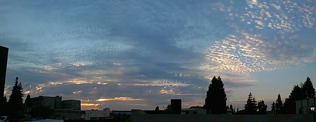 June Sunset Downtown, Санта-Роза