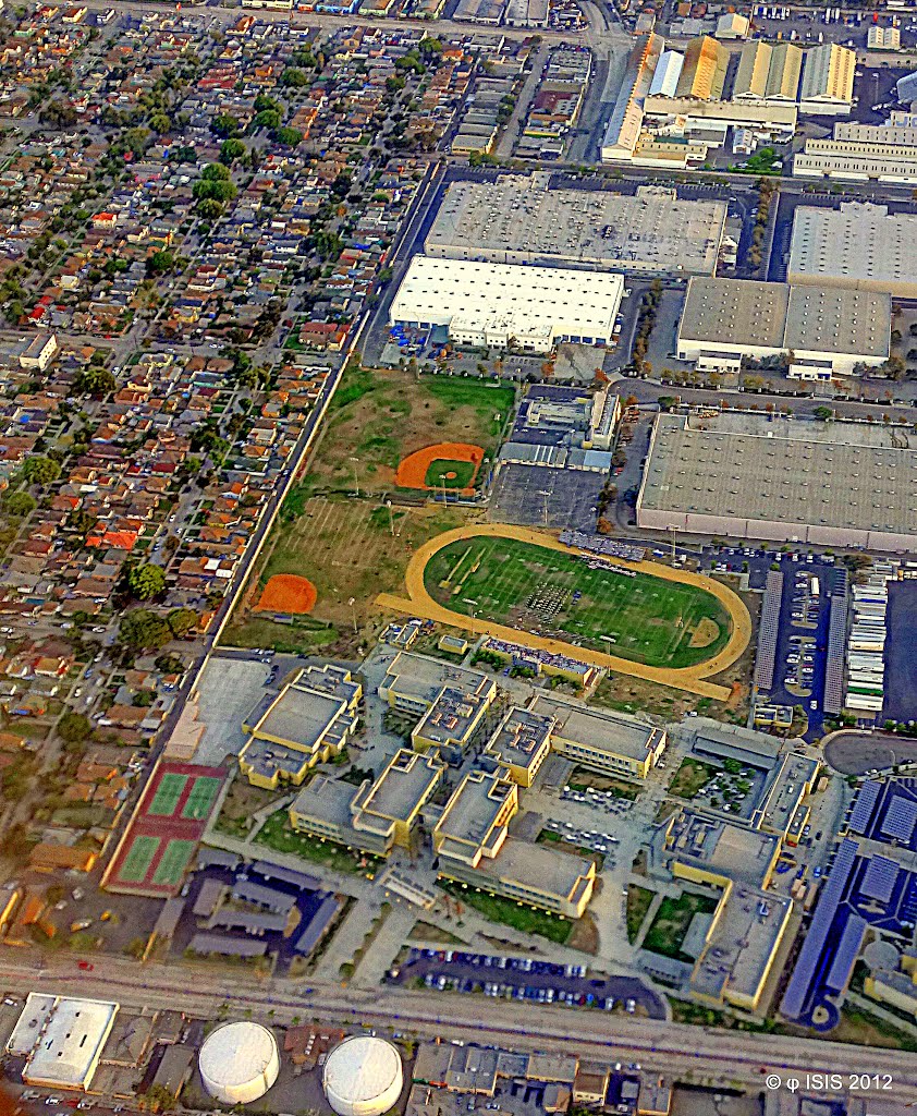 Looks down on South East High School • South Gate, Ca. USA • On final Approach to LAX, Саут-Гейт