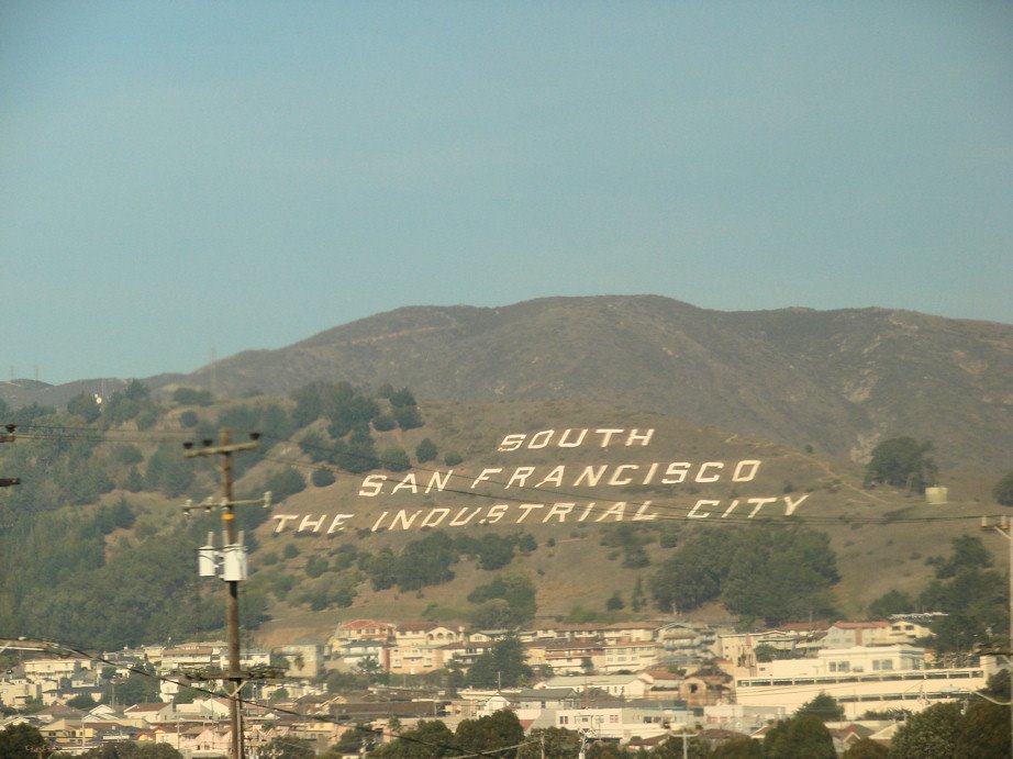 The South Francisco lettering as seen from a Caltrain, Саут-Сан-Франциско