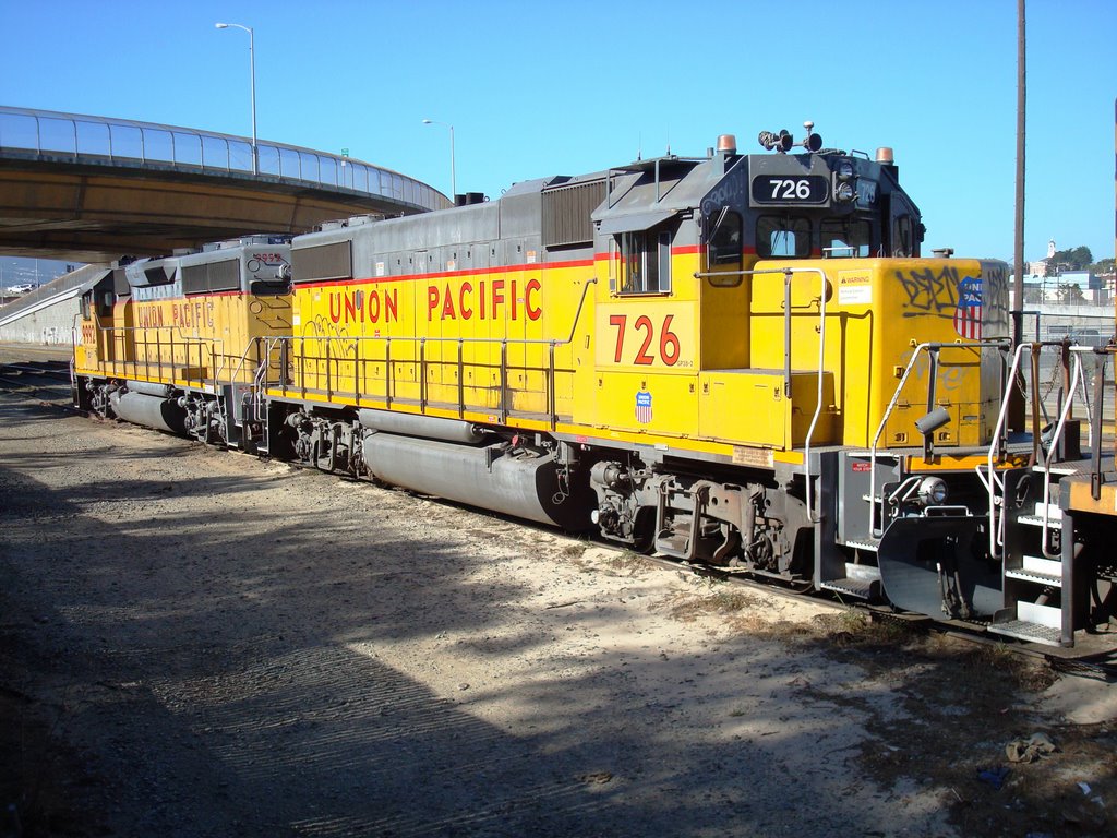 GP40-2 UP 726 and 9992 near San Francisco South, Саут-Сан-Франциско