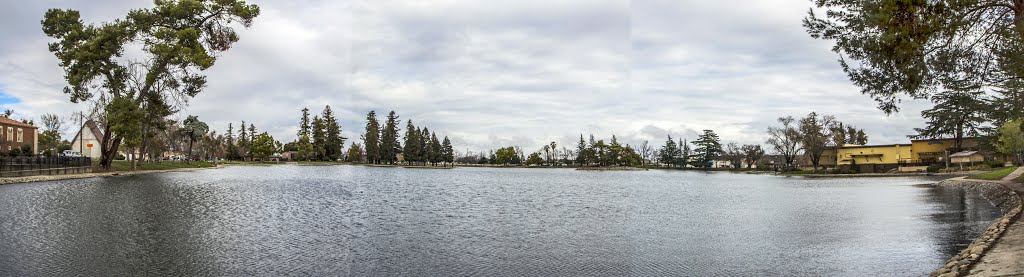 Stitched panorama image of Ellis Lake, viewing north-north-westerly to easterly, from near the intersection of 9th St. (Calif. State Hwys. 20/70) and D St. Marysville, California, Саут-Юба