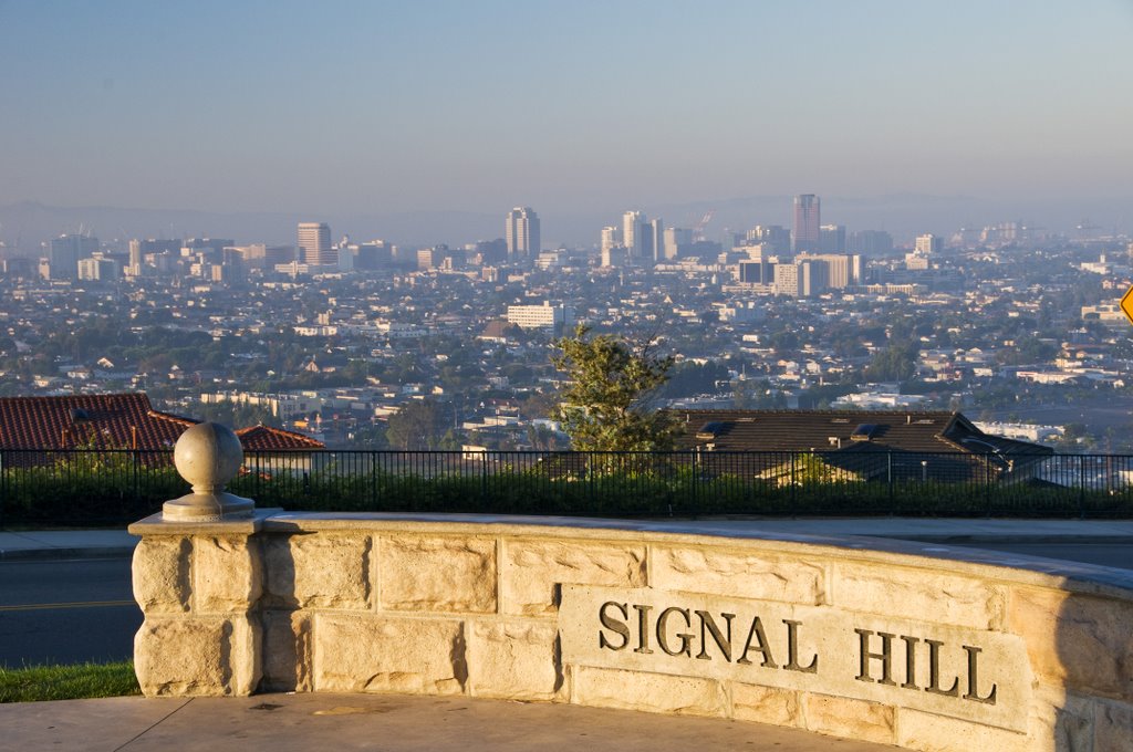 Long Beach city center seen atop of Signal Hill, Сигнал-Хилл