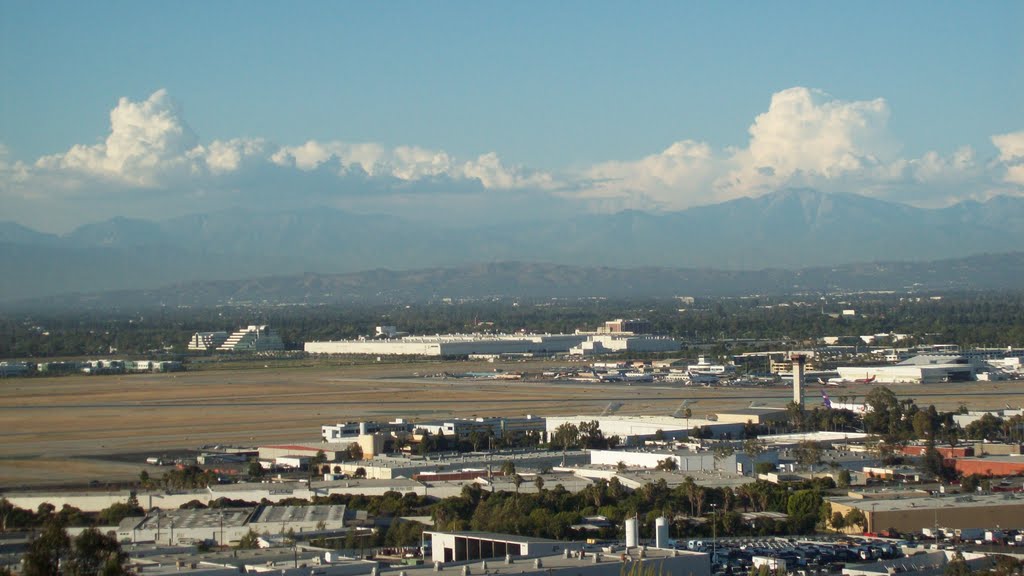 Santa Anita Mountains Behind Long Beach Air Port, Сигнал-Хилл