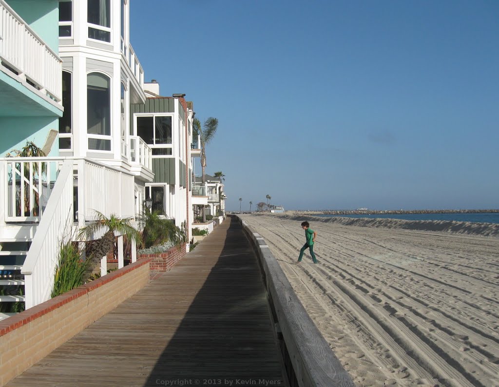 Small boy on the Long Beach Peninsula., Сил-Бич