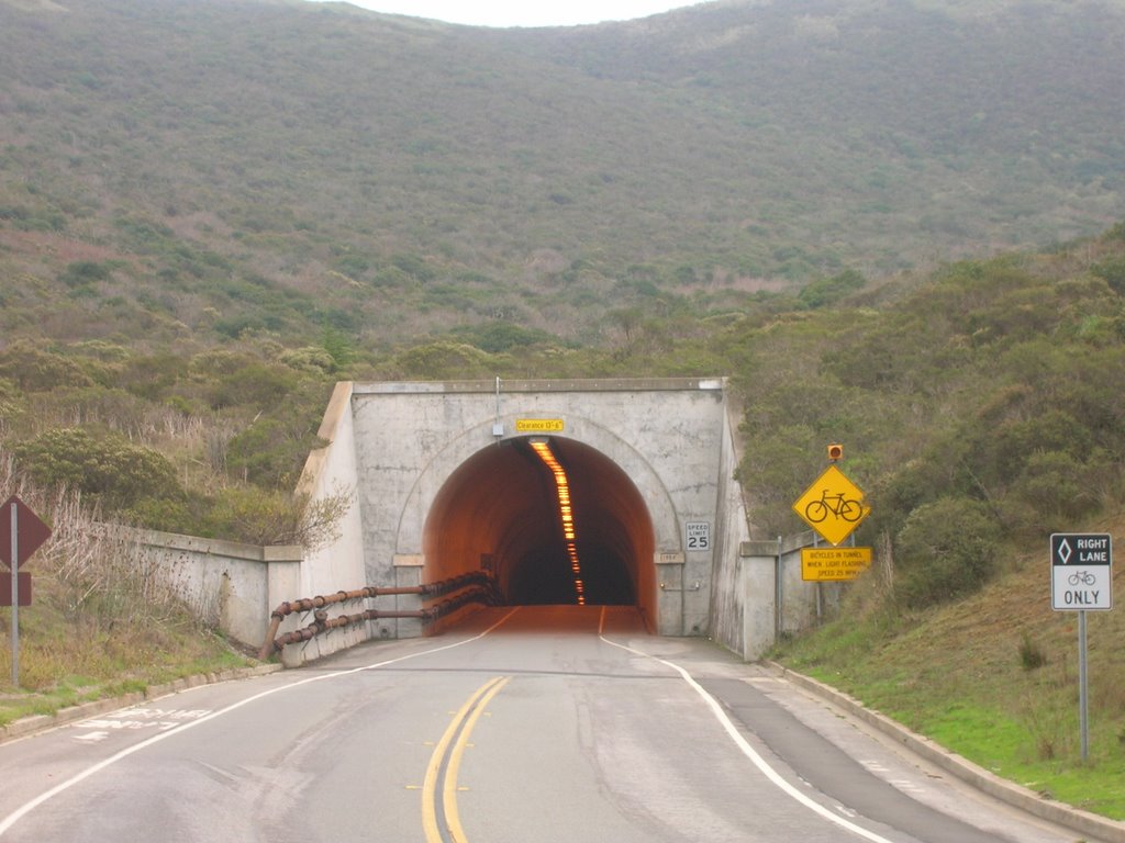 WEST ENTRANCE OF THE TUNNEL TO THE MARIN HEADLANDS, Сусалито