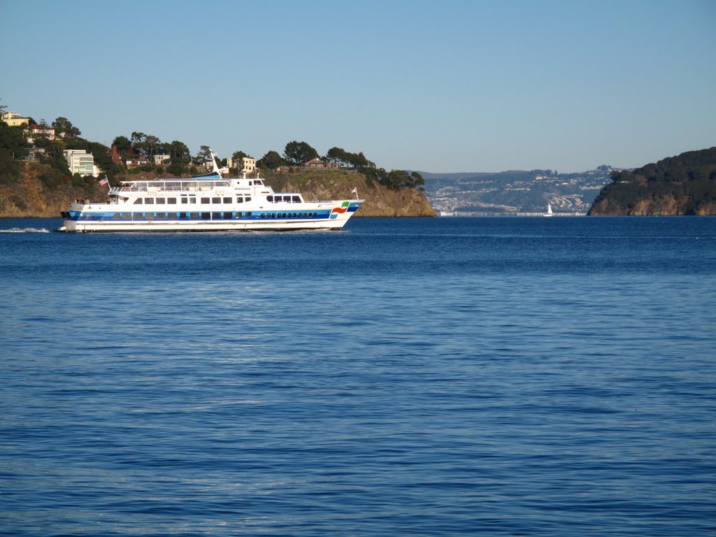 Golden Gate Ferry on San Francisco Bay, from Sausalito, California, Сусалито