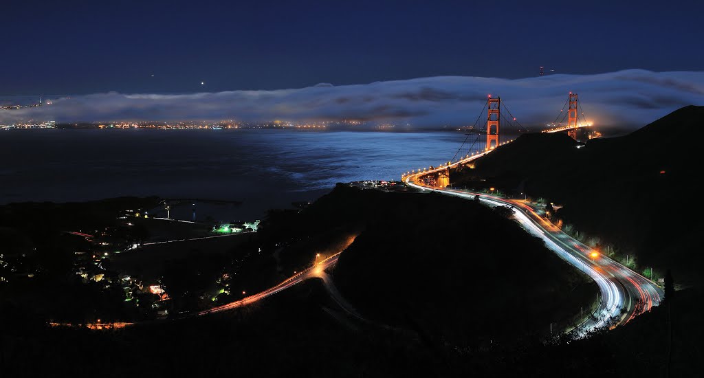 San Francisco and the Golden Gate Bridge in the fog panorama, San Francisco, California (high-resolution), Сусалито