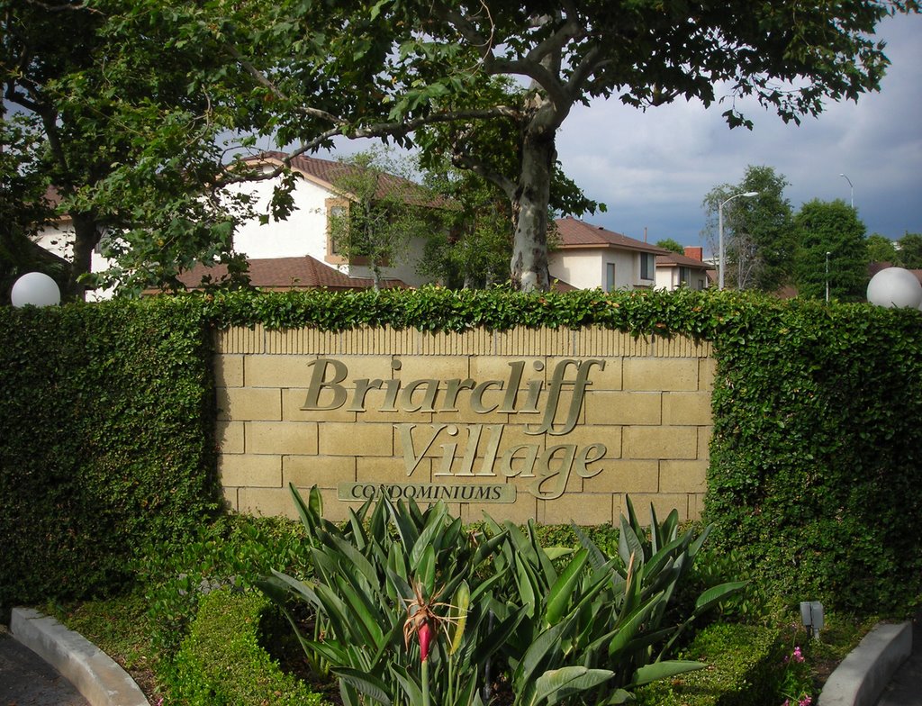 Briarcliff Village Monument Sign, Тастин