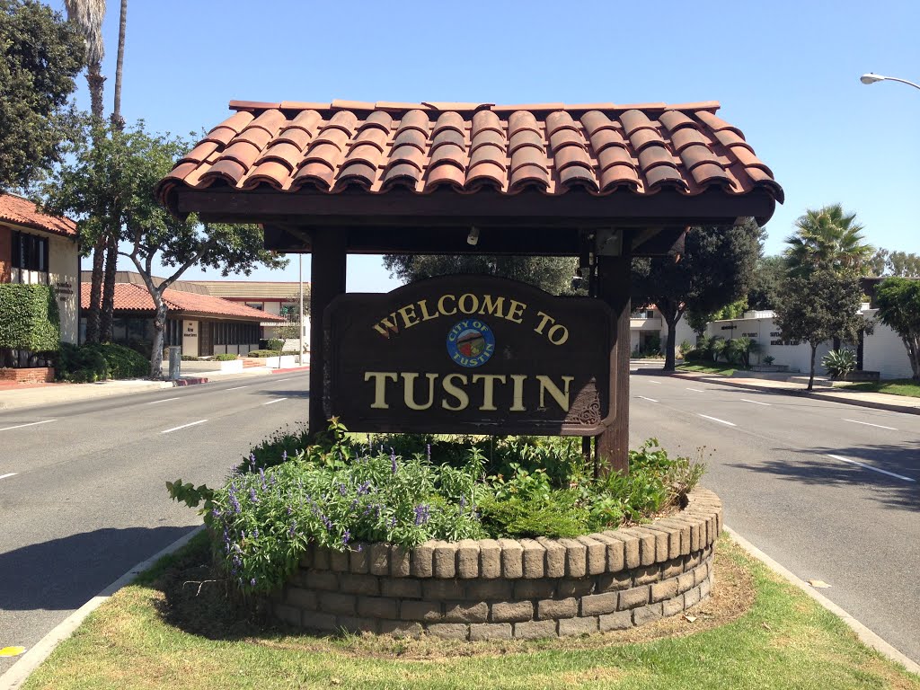 Tustin City Sign, Тастин