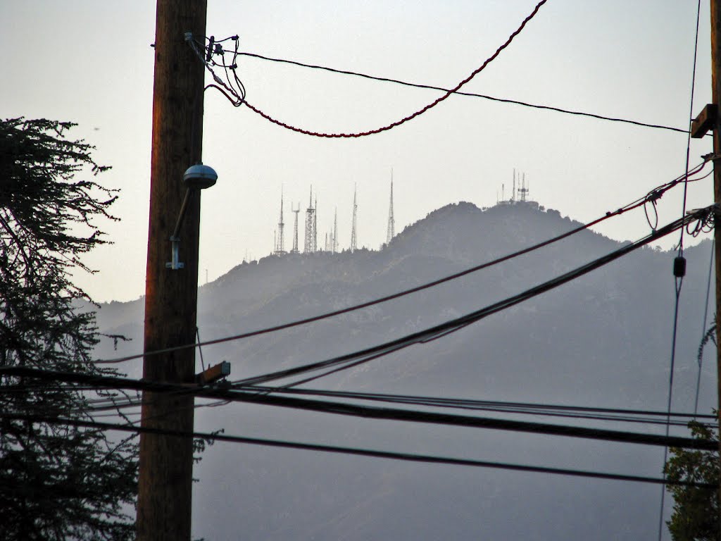 View of Mt Wilson TV Towers FromTemple City church, Темпл-Сити