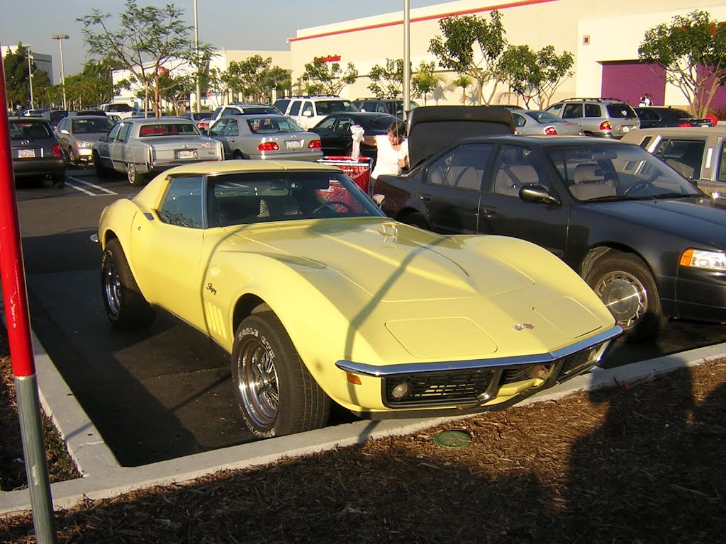 Chevrolet Corvette outside Target, Torrance, California., Торранц