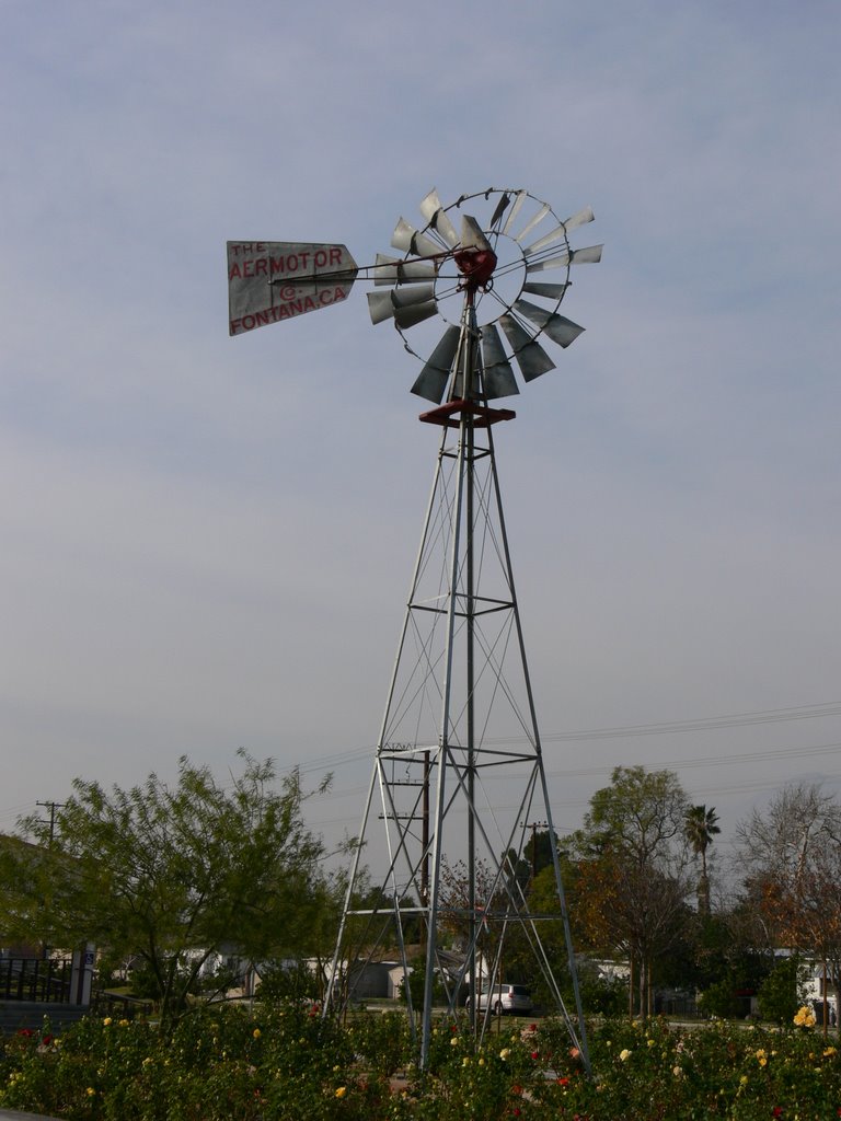 Old Windmill Pump, Фонтана