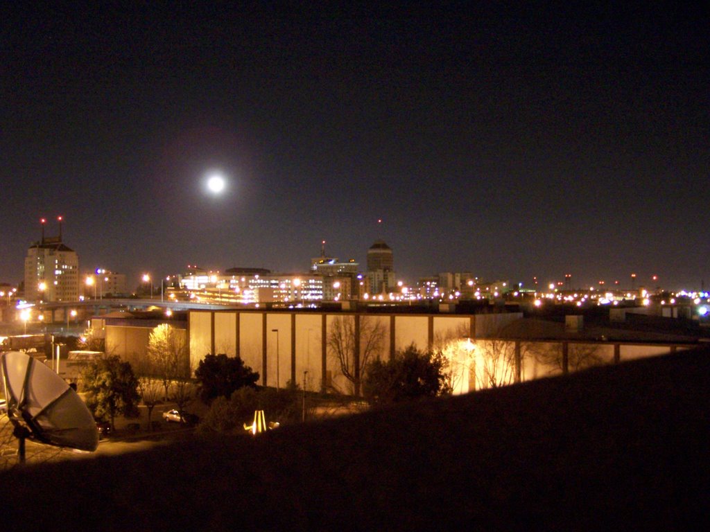 Downtown Fresno, Full Moon, Фресно