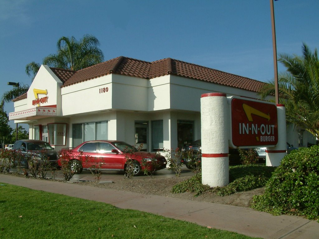 In-N-Out Burger & Harbor & Orangethorpe, Фуллертон