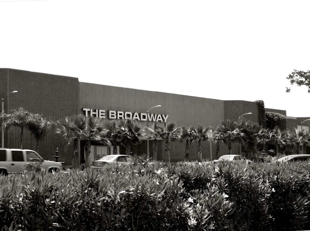 The Broadway, Hawthone Plaza Shopping Center, Hawthorne, California (2010-06-27), Хавторн