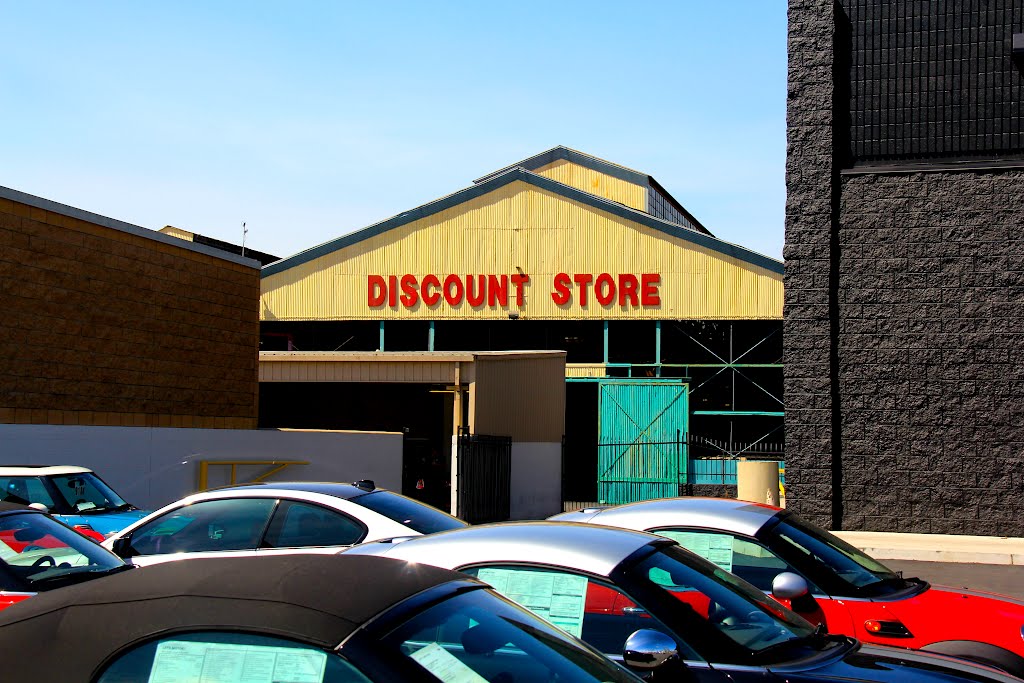 Discount Store off of Alameda St. Los Angeles, CA, Хантингтон-Парк