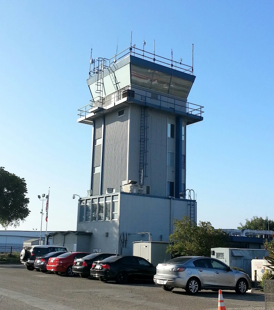 Hayward Executive Airport Tower, Черриленд