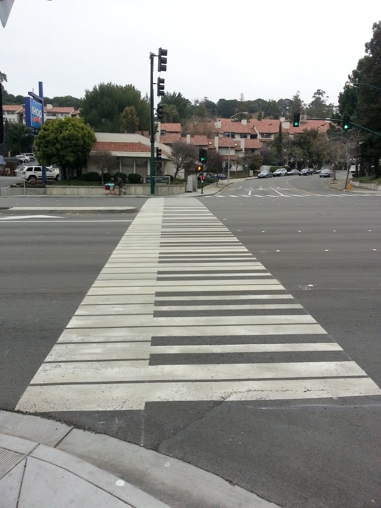 Unique Piano Keys Crosswalk-Hayward, Ca., Черриленд