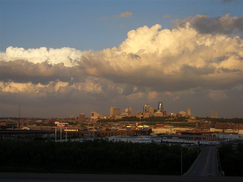 Downtown Kansas City, MO skyline from Strawberry Hill area of Kansas City, KS, Вествуд-Хиллс