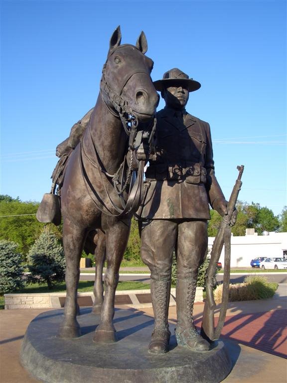WWI Trooper stands besides his mount, Buffalo Soldier Monument, Junction City, KS, Джанкшин-Сити
